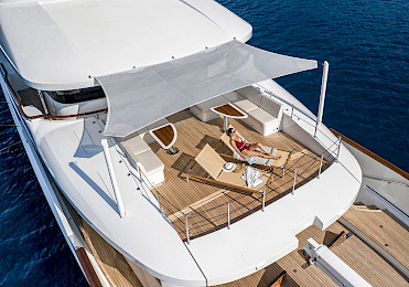 Yacht Sunrise flybridge