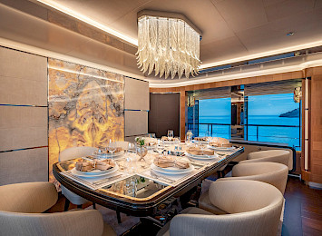 Yacht Sunrise dining table