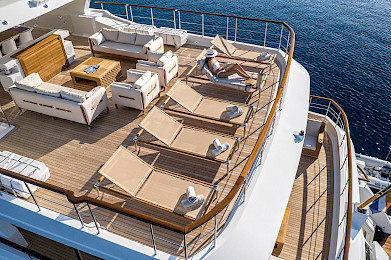 Yacht Sunrise flybridge