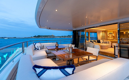 Yacht Calypso I aft