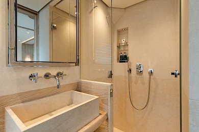 Yacht Calypso I cabin bathroom