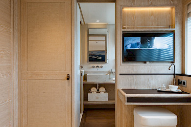 Yacht Calypso I cabin