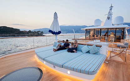 Yacht Coral Ocean flybridge