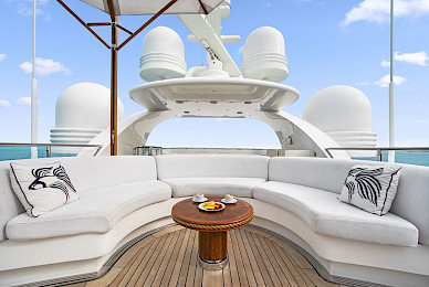 Yacht Moca flybridge