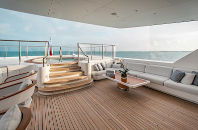 Yacht Moca flybridge