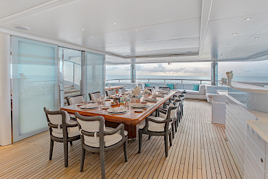 Yacht Moca dining table