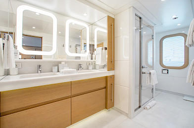 Yacht Moca cabin bathroom