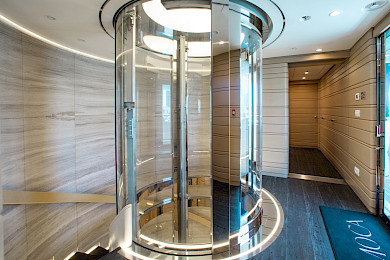 Yacht Moca elevator