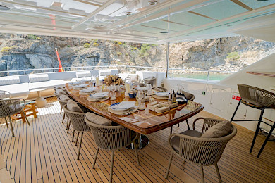 Yacht Ariela dining table