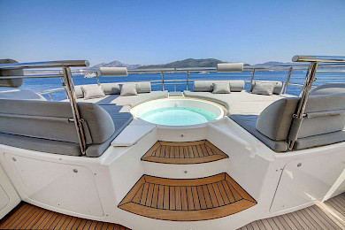 Yacht Ariela Jacuzzi