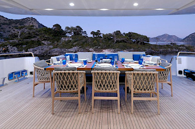 Yacht Morning Star dining table