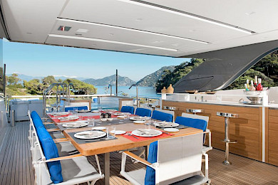 Yacht Morning Star dining table