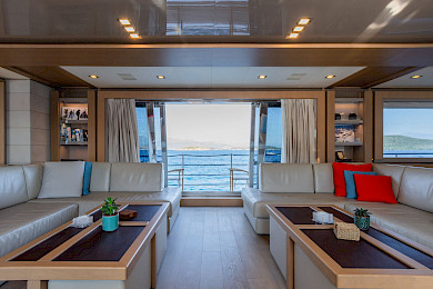 Yacht Thalyssa saloon