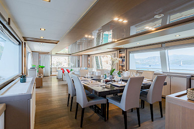 Yacht Thalyssa saloon