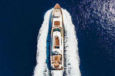 Yacht Thalyssa top-down view