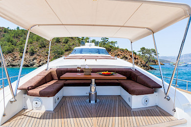 Yacht Thalyssa deck