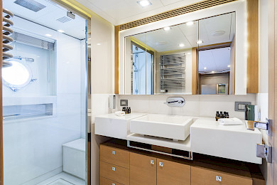 Yacht Thalyssa cabin bathroom