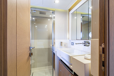 Yacht Thalyssa cabin bathroom