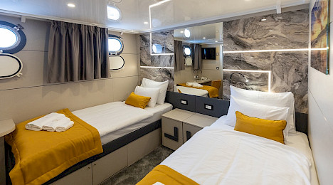 Yacht Freedom cabin