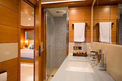 Yacht Panfeliss bathroom