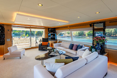 Yacht Panfeliss saloon