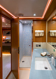 Yacht Panfeliss bathroom