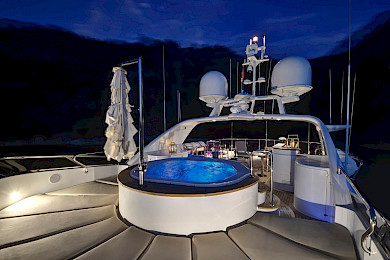 Yacht Quest R Jacuzzi