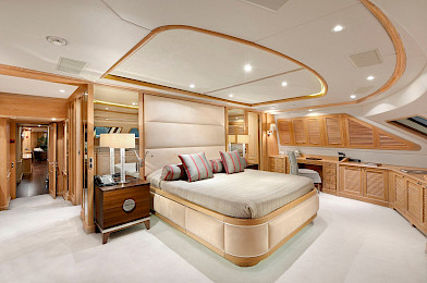 Yacht Quest R cabin