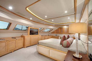 Yacht Quest R cabin