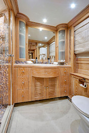 Yacht Quest R cabin bathroom