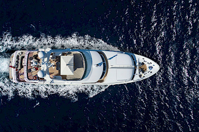 Yacht Quest R top-down view