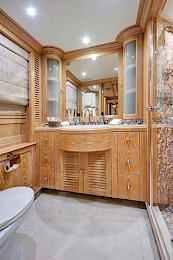 Yacht Quest R cabin bathroom