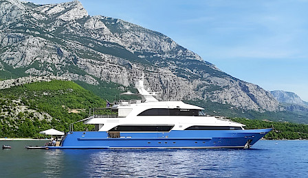 Yacht Ottawa IV side view