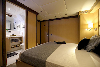 Yacht Ottawa IV cabin