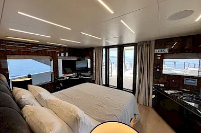 Yacht Ezgy cabin