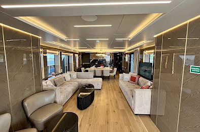 Yacht Ezgy saloon