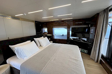 Yacht Ezgy cabin