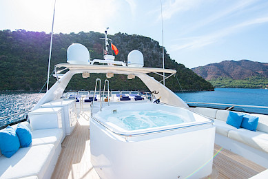 Yacht Stella Fiera Jacuzzi