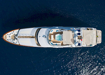 Yacht Stella Fiera top-down view