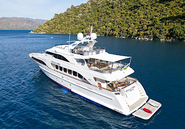 Yacht Stella Fiera side view