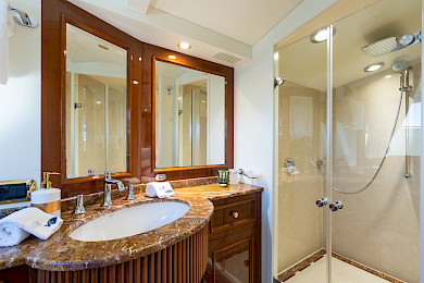 Yacht Stella Fiera cabin bathroom