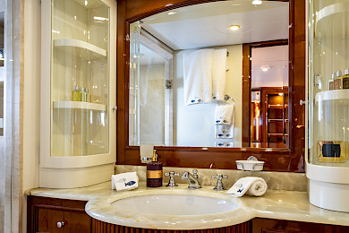 Yacht Stella Fiera cabin bathroom