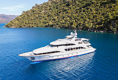 Yacht Stella Fiera on anchor