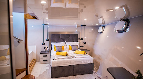 Yacht Alfa Mario cabin