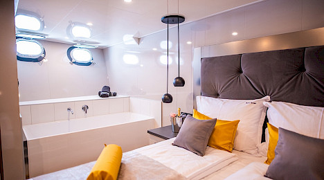 Yacht Alfa Mario cabin