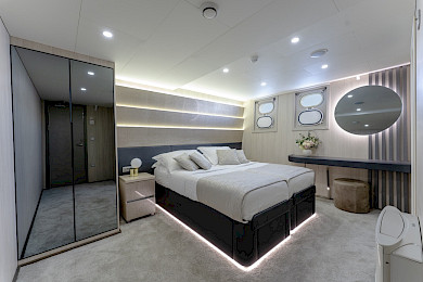 Yacht Cristal cabin