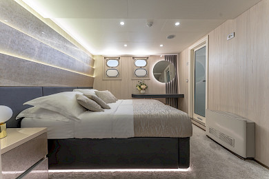 Yacht Cristal cabin