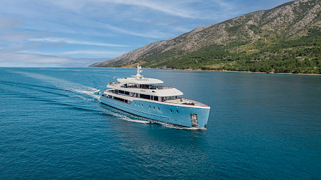 Yacht Ohana side view