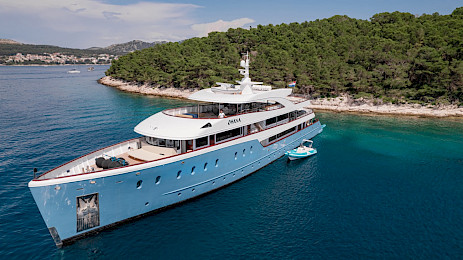 Yacht Ohana side view