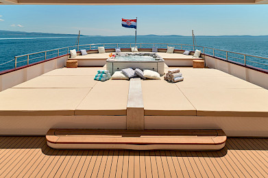 Yacht Ohana flybridge